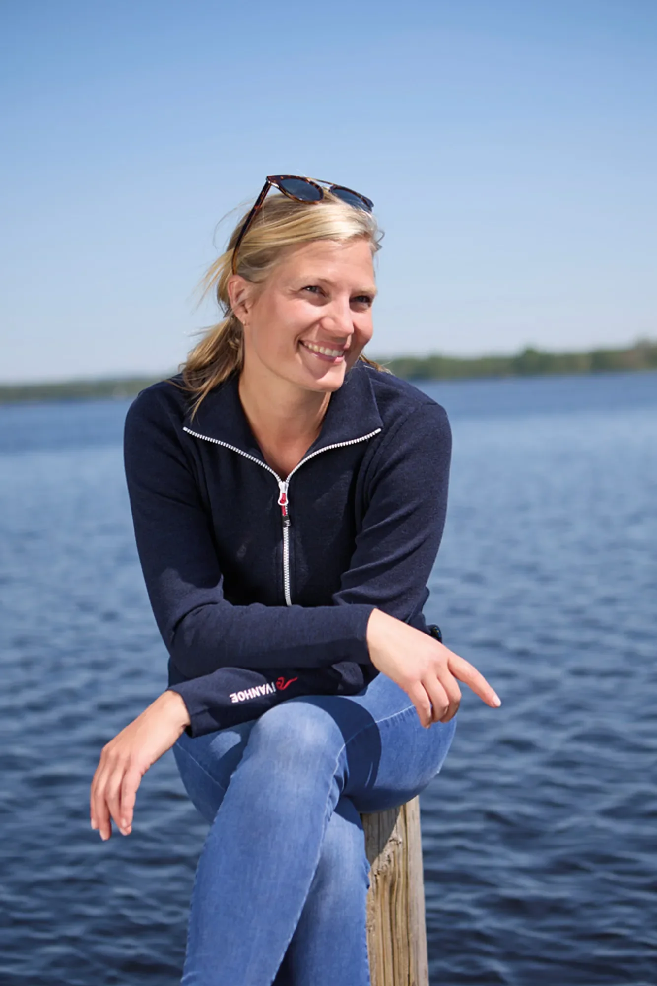HEDDA FULL ZIP, 100% EXTRA FINE MERINOULL — STEELBLUE - Image 3